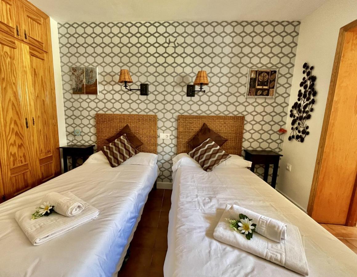 Hostal Nomadas By Gloove Villalba de la Sierra Exterior foto
